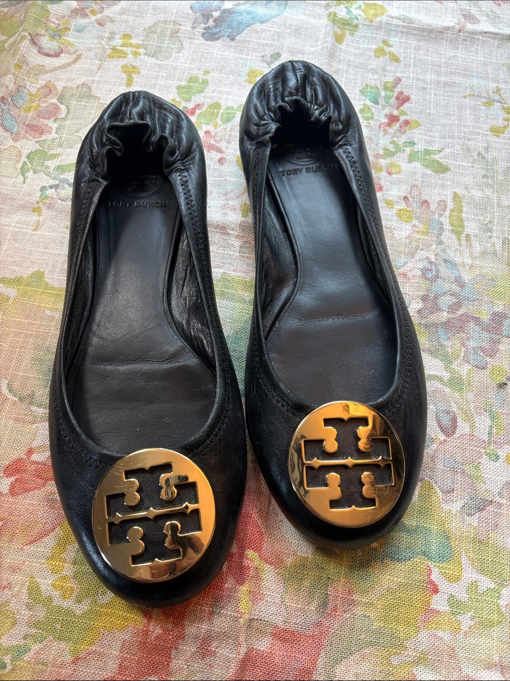 Tory Burch Black Leather Ballet Flats with Gold Logo Medallion 39.5 9.5 US